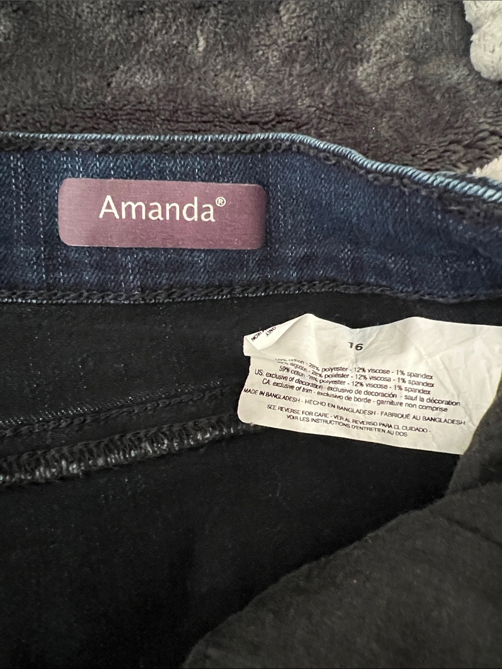 Gloria Vanderbilt Dark Blue Women’s capris - Picture 8 of 8